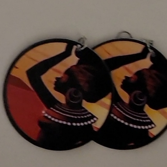 Pierce dropped earrings, ethinic imagery on each 2 1/4" in diameter - Picture 2 of 12